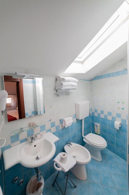 Quadruple Room image 2