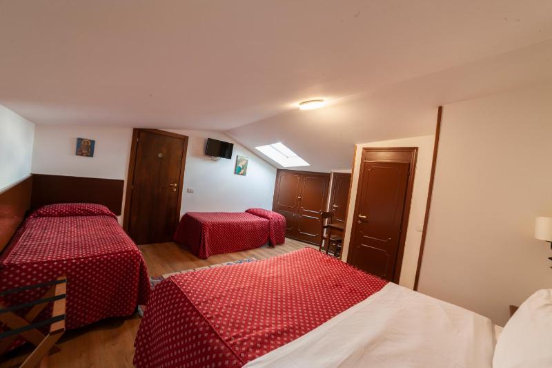 Quadruple Room image 3