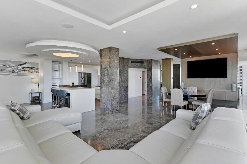 LUXURY PENTHOUSE ON THE BEACH 3/3 OCEANFRONT CONDO - image 11