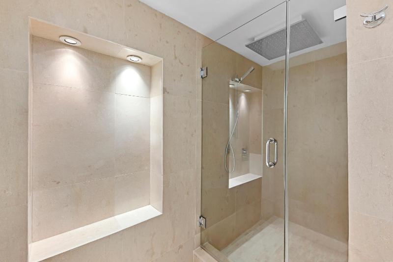 LUXURY PENTHOUSE ON THE BEACH 3/3 OCEANFRONT CONDO - image 38