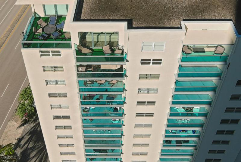 LUXURY PENTHOUSE ON THE BEACH 3/3 OCEANFRONT CONDO - image 37