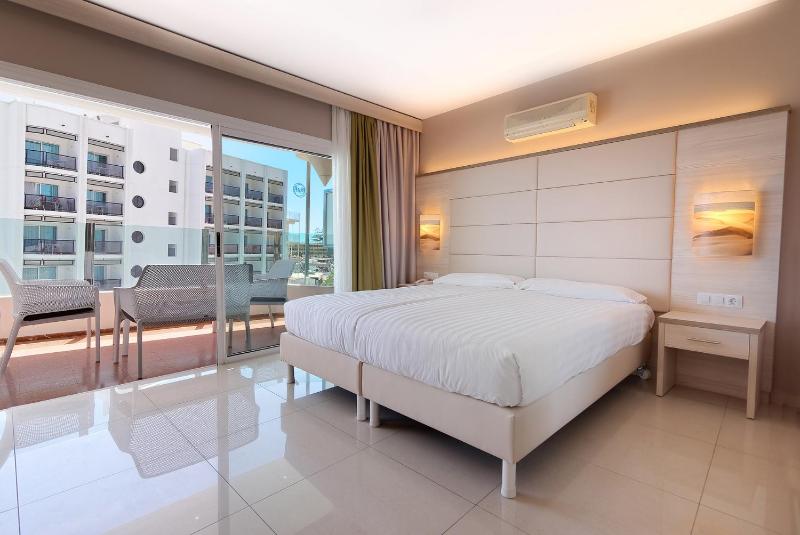 Double Room for Single Use image 4