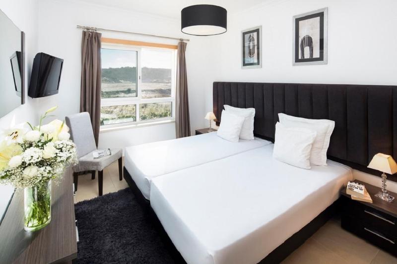 Two-Bedroom Apartment with Sea View image 4