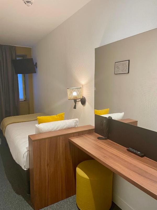 Small Single Room image 3