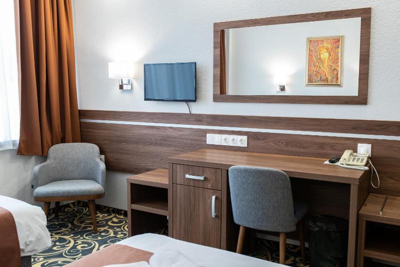 Standard Triple Room image 1