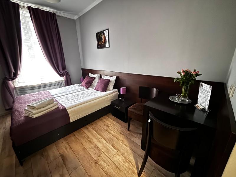 Double Room image 4