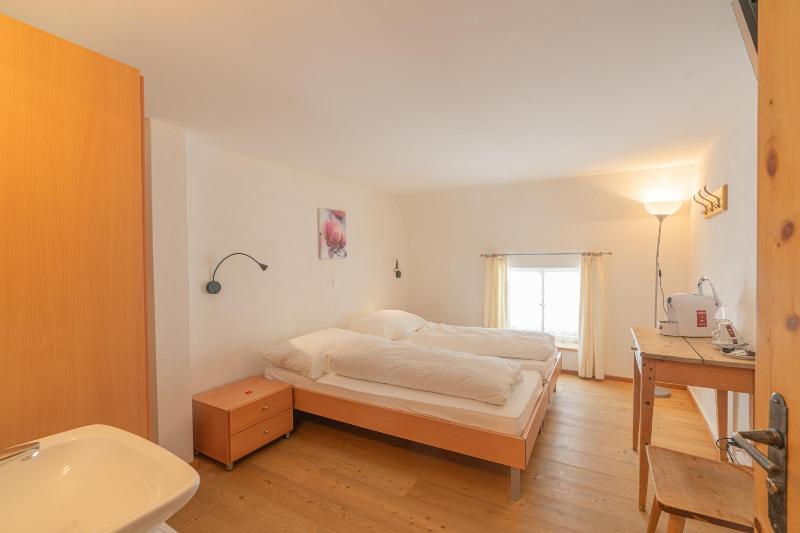 Budget Double Room with Shared Bathroom image 1