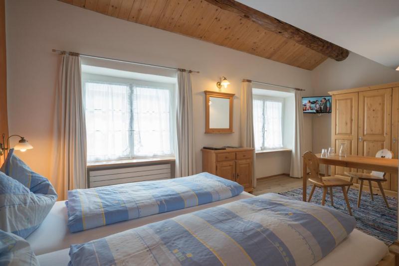 Double Room image 3