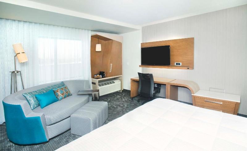 King Room with Sofa Bed image 3