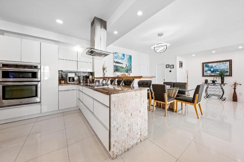 Oceanfront Luxury Penthouse On The Beach 3 Bedroom - image 13