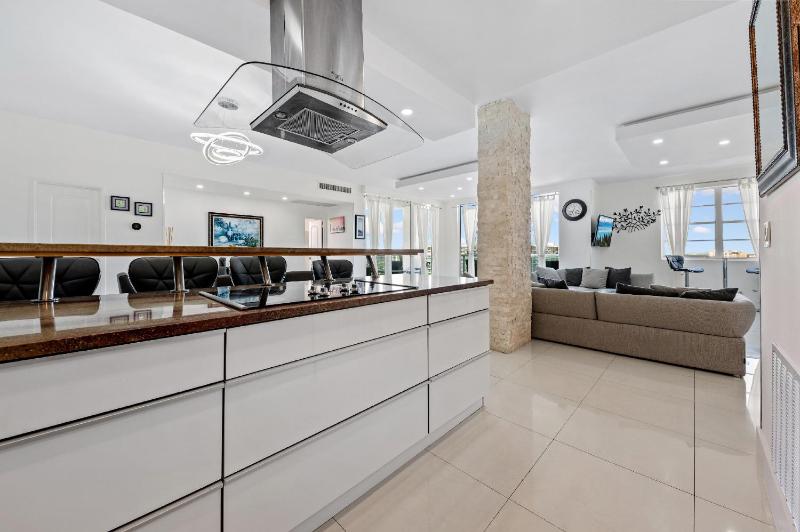 Oceanfront Luxury Penthouse On The Beach 3 Bedroom - image 10