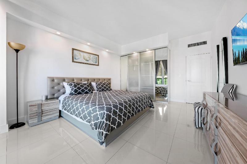Oceanfront Luxury Penthouse On The Beach 3 Bedroom - image 11