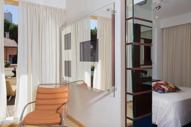 Suite with Spa Bath image 2