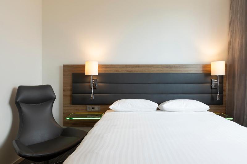 Moxy Sleeper, Guest room, 1 Queen image 1