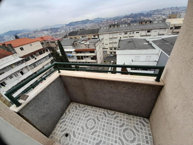 Double Room with Balcony image 2