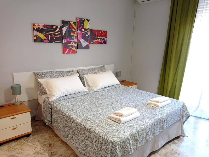 Double Room with Balcony image 2