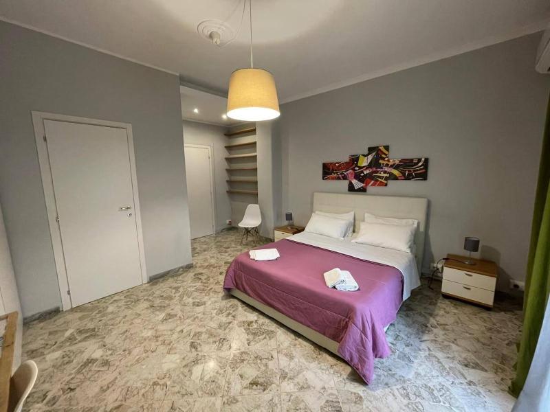 Double Room with Balcony image 3
