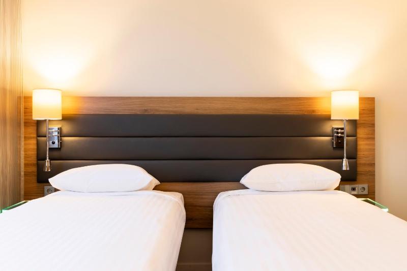 Moxy Twin Sleeper, Guest room, 2 Twin/Single Bed(s) image 1