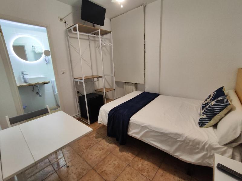 Single Room image 4