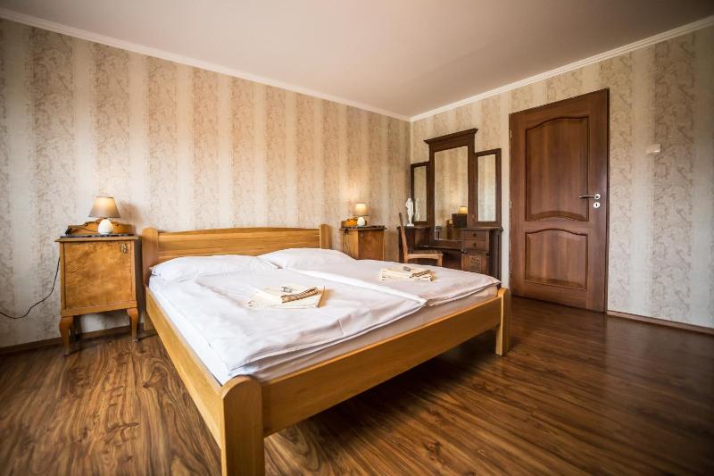 Basic Double Room with Private Bathroom image 2