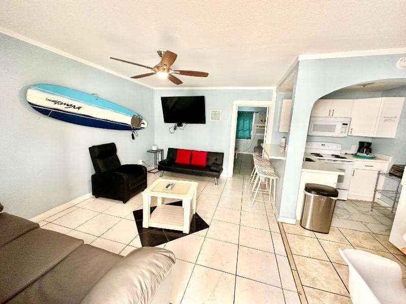 St Maurice Beach Inn - image 24