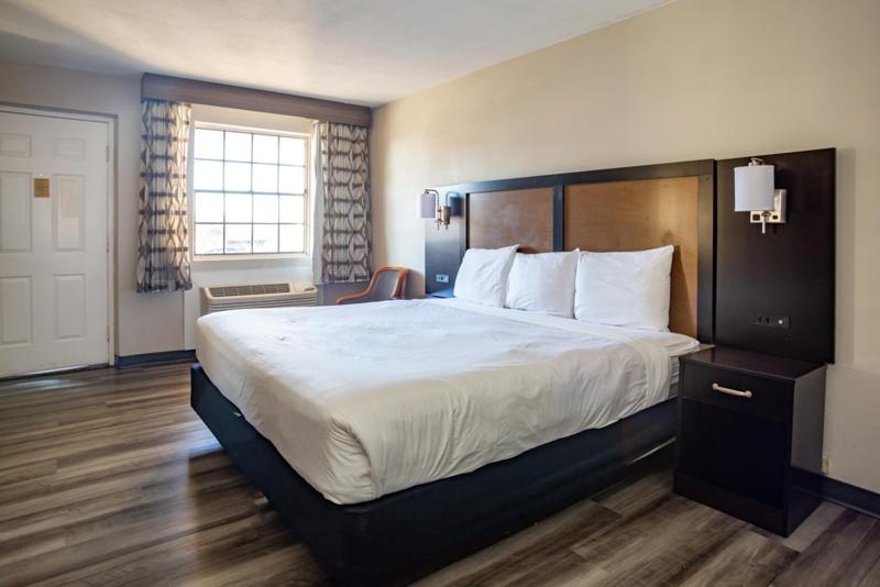Baymont by Wyndham Austin University Area - image 15