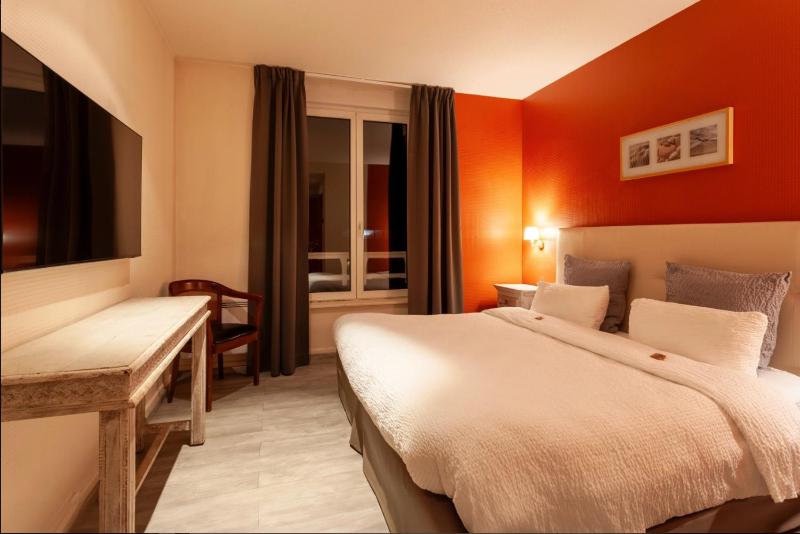 Double Room image 1