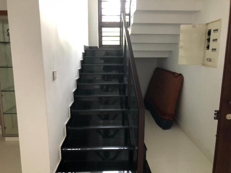 Posh Villa 3 bed 3 bath ac  2 kitchen  Dining living room  family room  in TVM  Kowdiar please contact host refeekhm at yah dot com or refeekhm at gmai el dot com please don't pay without contacting host - image 5