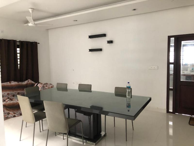 Posh Villa 3 bed 3 bath ac  2 kitchen  Dining living room  family room  in TVM  Kowdiar please contact host refeekhm at yah dot com or refeekhm at gmai el dot com please don't pay without contacting host - image 8