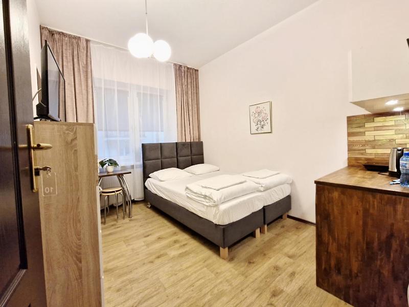 Double Room with Kitchenette and Private Bathroom image 1