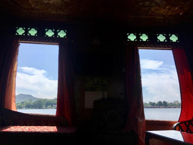 Houseboat Lily of Nageen - image 7