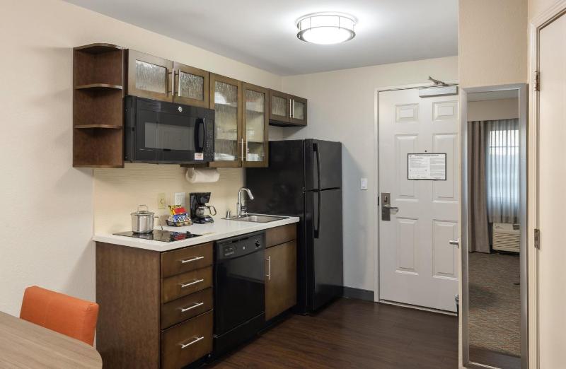 Studio Suite with Two Double Beds image 2