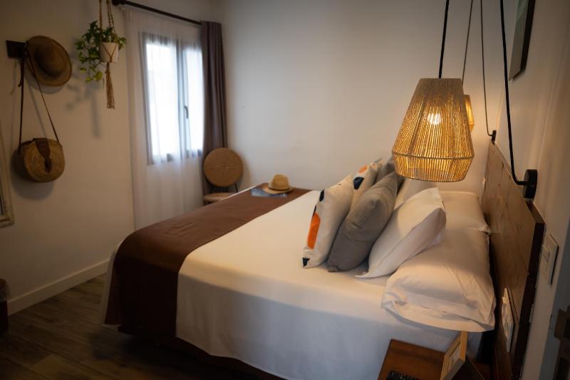 Standard Double or Twin Room image 4