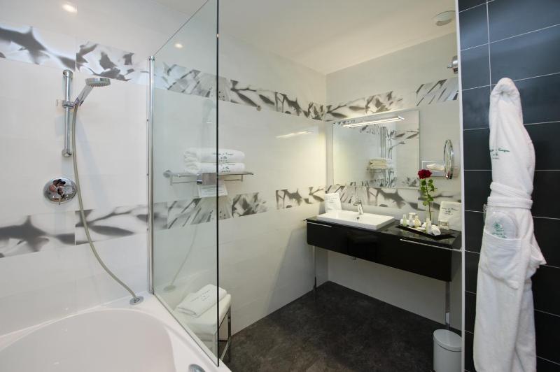 Double Room image 4