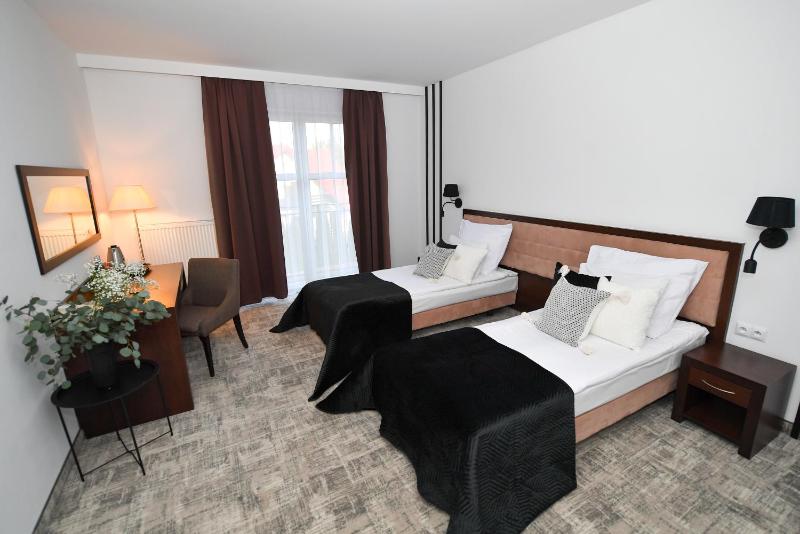 Twin Room image 3