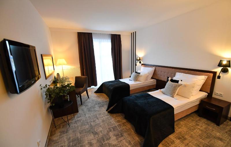 Twin Room image 1