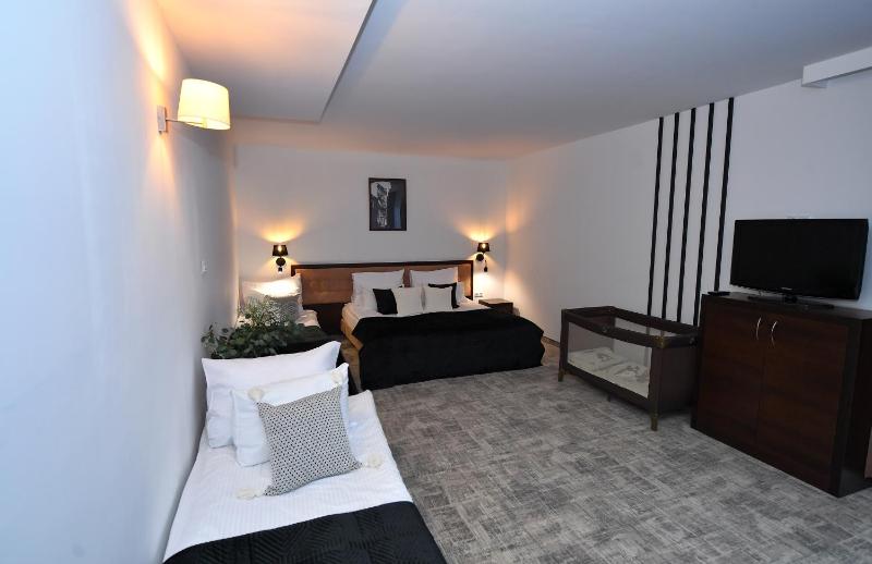 Quadruple Room image 1