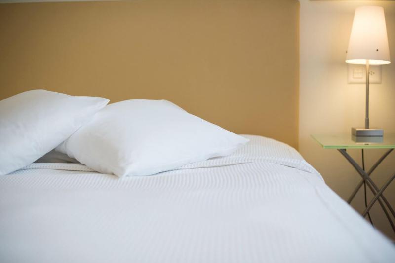 Comfort Single Room image 4