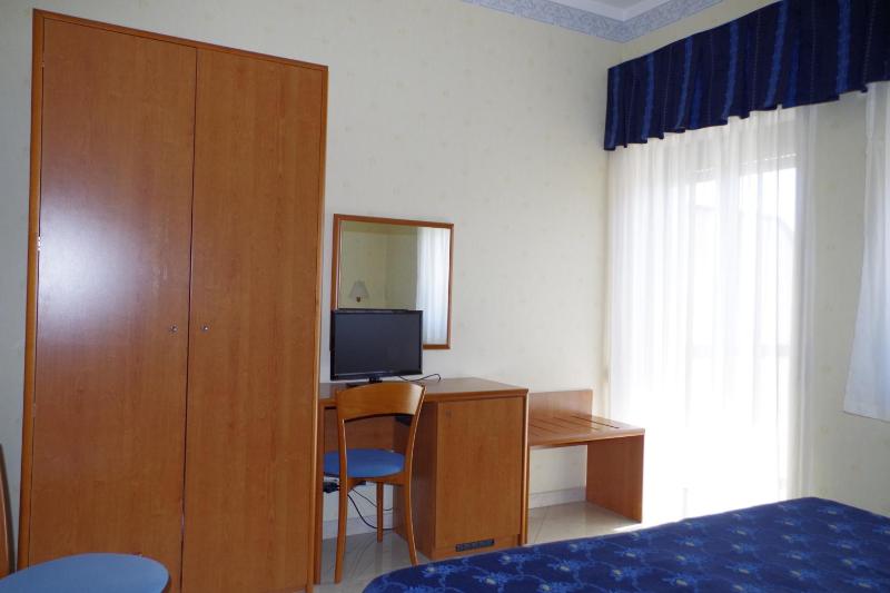 Budget Twin Room image 3