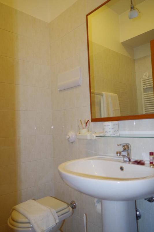 Budget Twin Room image 2