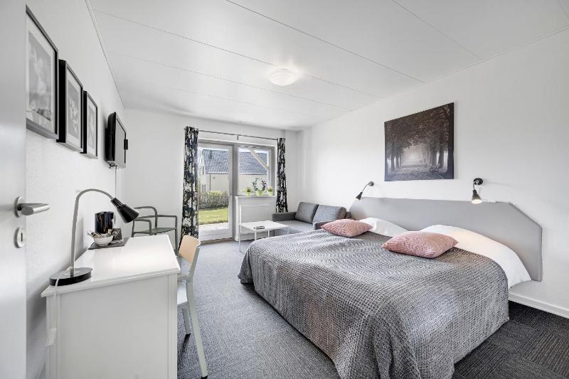 Double or Twin Room image 2