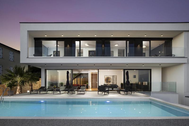 Luxury Villa Dali with sauna whirlpool and heated pool in Medulin only 17 km from the beach - image 17