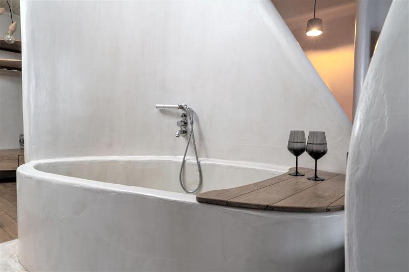 Deluxe Suite (2-4 Adults) image 4