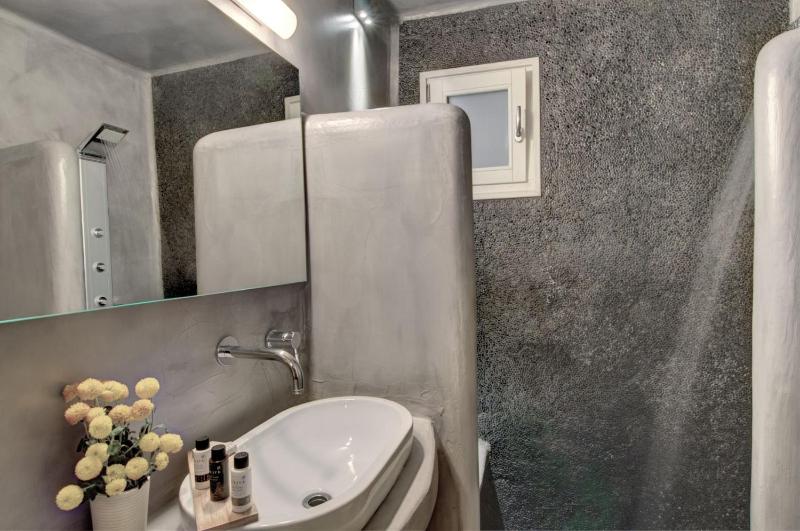 Deluxe Suite (2 Adults) image 2