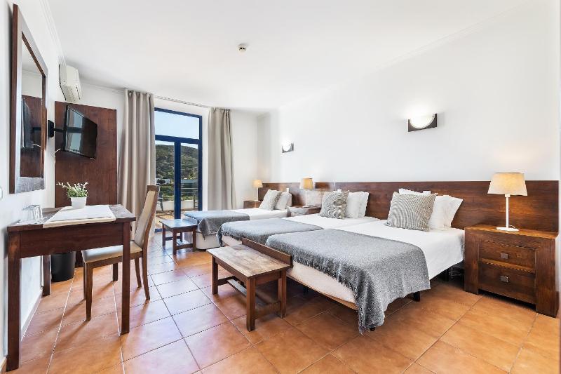 Triple Room with River View image 3