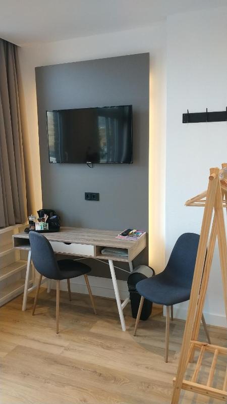 Deluxe Double Room with Shower image 2