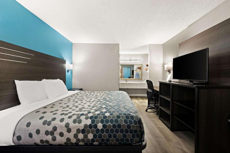King Room - Non-Smoking image 3