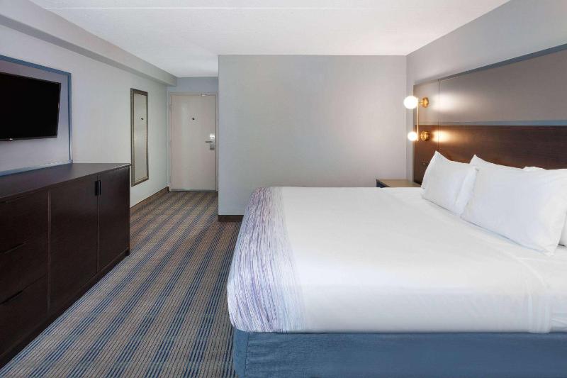 King Room - Non-Smoking image 2