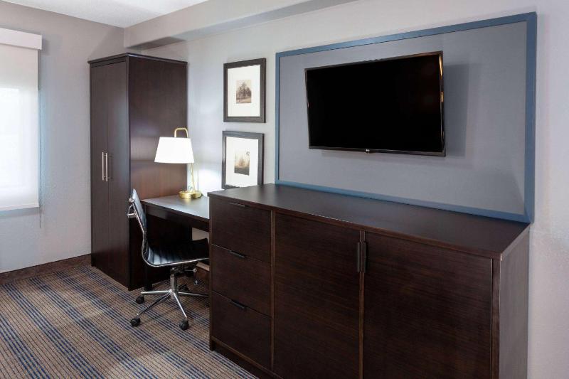 King Room - Non-Smoking image 4