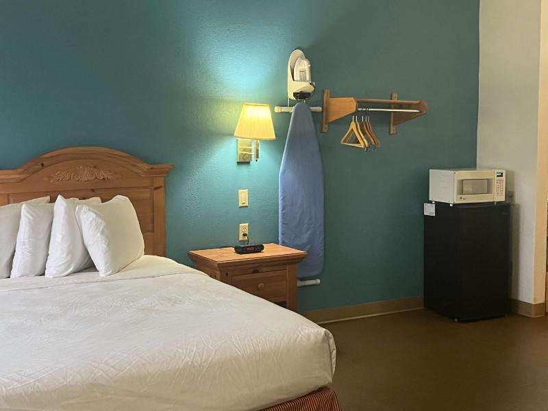 Luxury Triple Room - Non-Smoking image 2